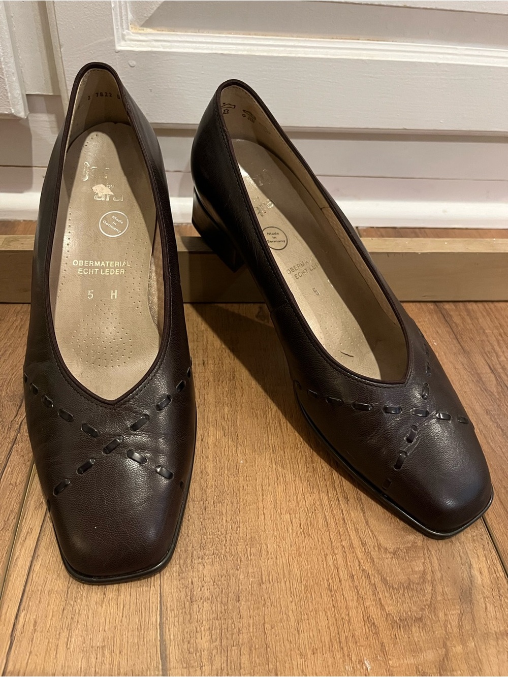 Vintage Brown Leather Pumps